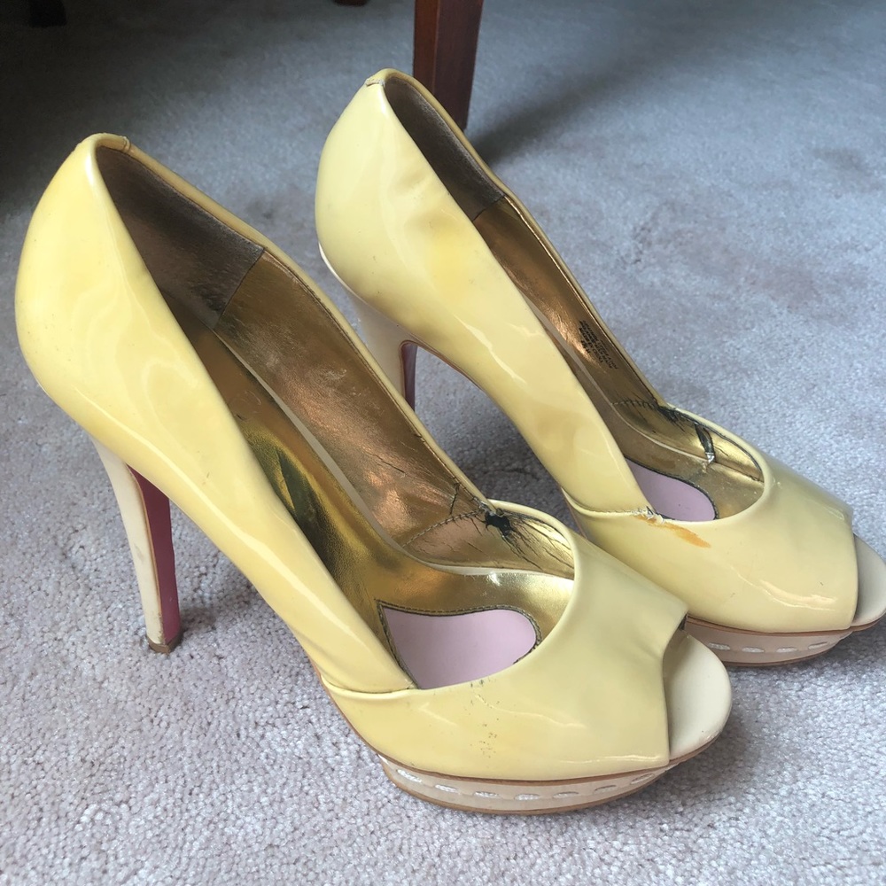 Paris Hilton pumps